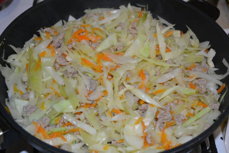 Тушеная капуста с фаршем