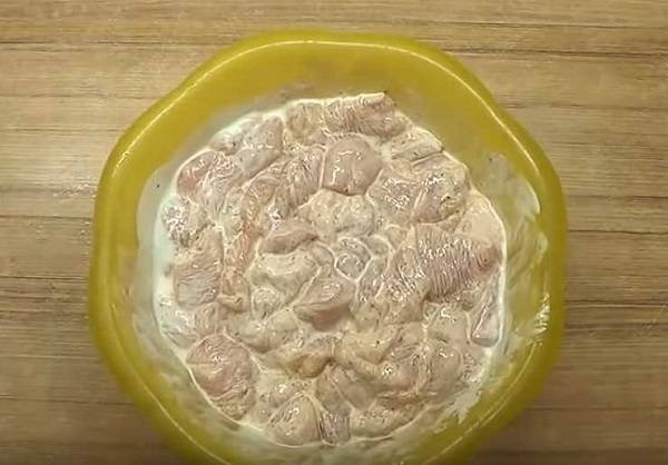 Салат сыр с чесноком и яйцом