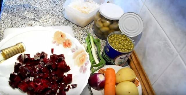Винегрет с солеными грибами