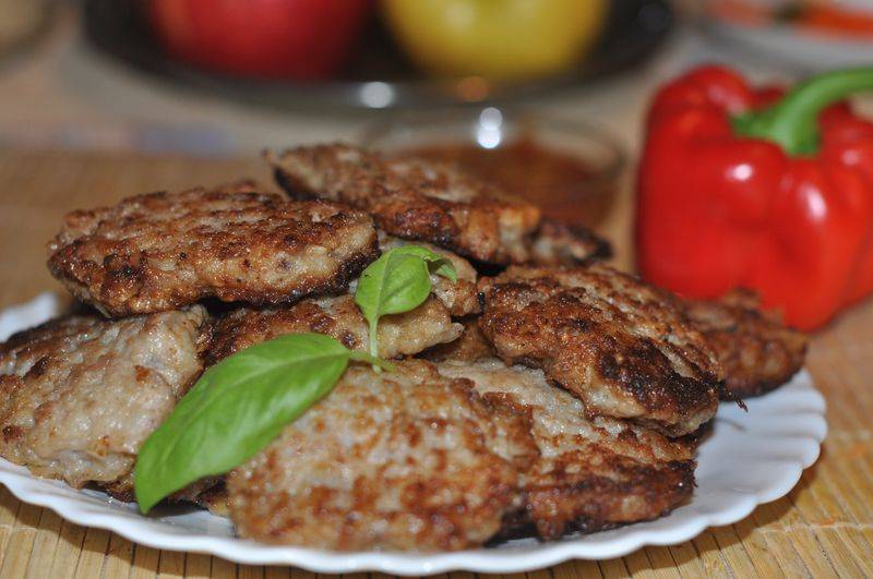 Делаем мясные оладьи из фарша своими руками