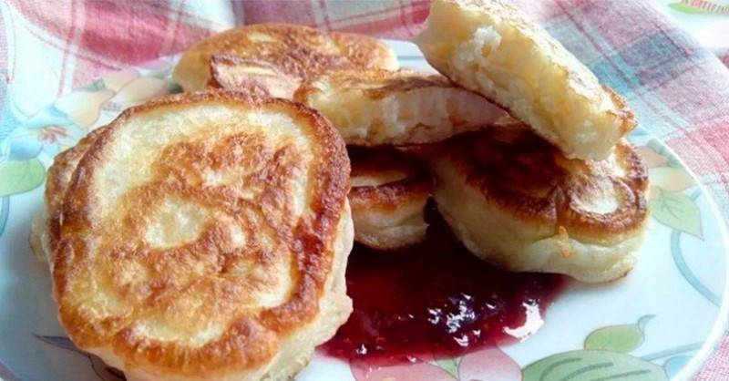 Пышные и легкие оладьи на молоке и дрожжах