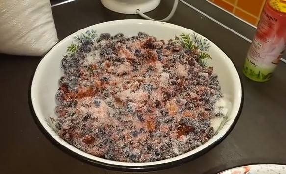 Вкуснейшее варенье из жимолости
