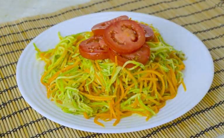 Салаты из свежих кабачков: простые и вкусные рецепты с сырыми кабачками