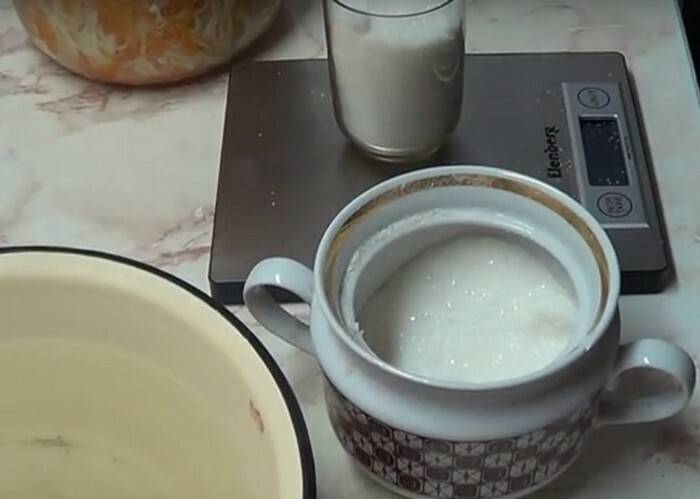 Как приготовить квашеную капусту с медом