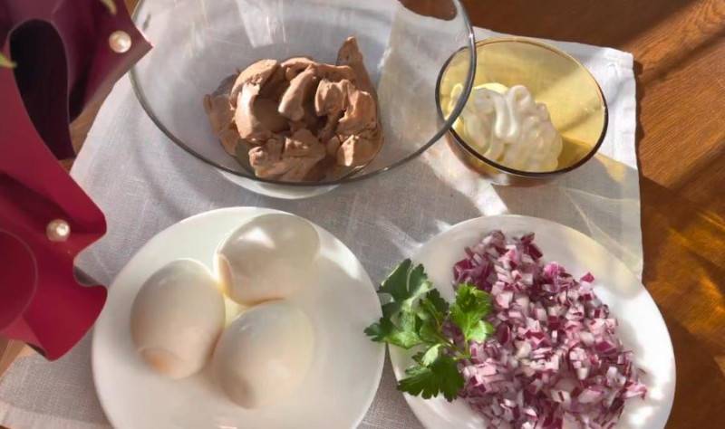 Горячие бутерброды с помидорами и сыром