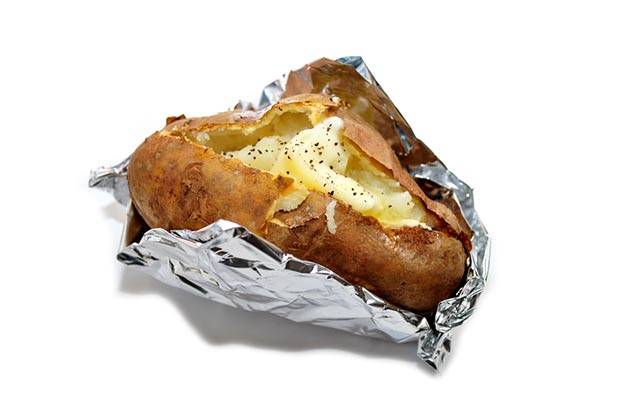 Картошка с овощами в духовке: в фольге, рукаве, горшочках