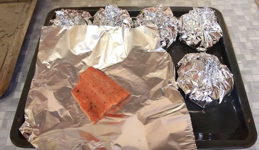 Горбуша запеченная в духовке, сочная: рецепт кусочками, целая, с картошкой, в фольге