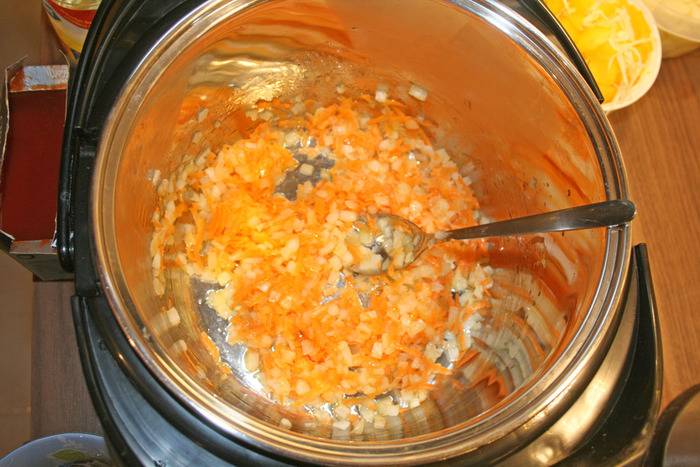 Вкусный борщ можно приготовить и в мультиварке: рецепт с фото