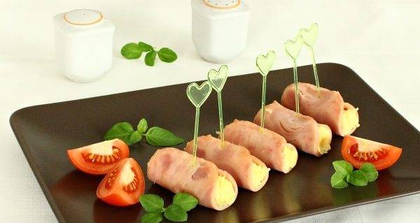 Рулетики из ветчины с сыром и чесноком рецепт с фото пошагово как сделать