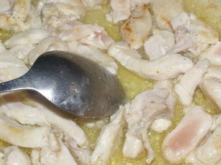 Фрикасе из курицы с шампиньонами по классическому рецепту