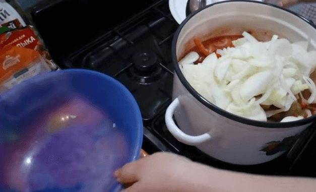 Салат из риса и яиц