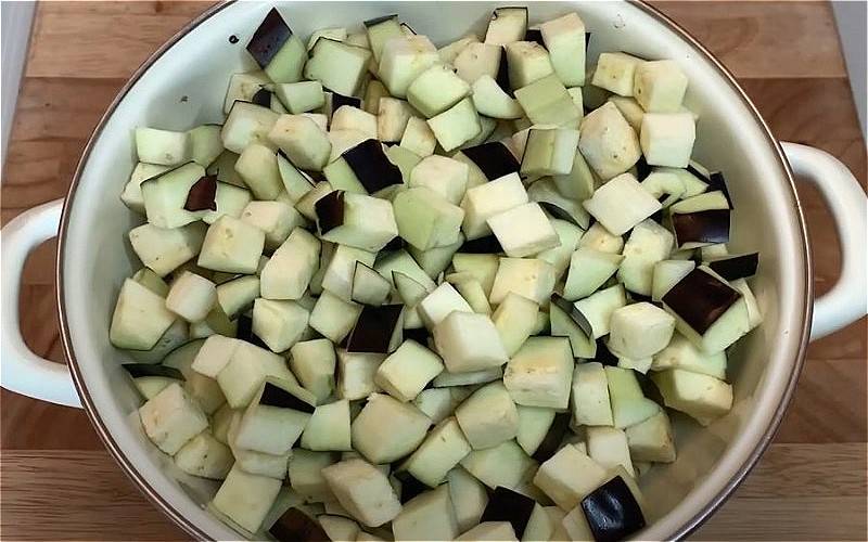 Тушеные баклажаны с овощами