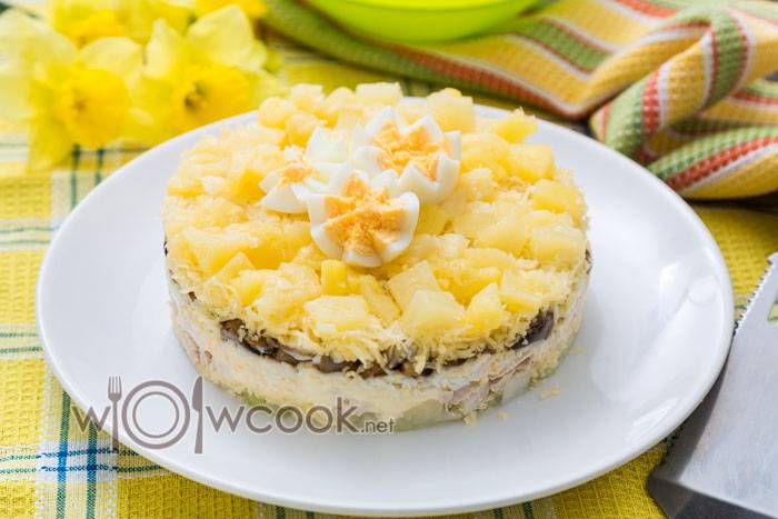 Салат с курицей и ананасами: классические рецепты очень вкусных салатов