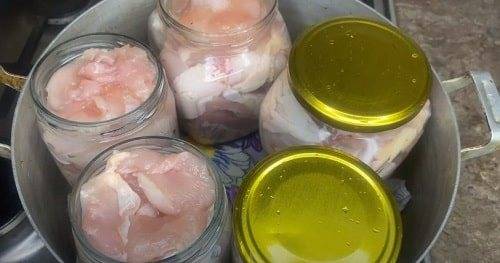 Курица в банке и в духовке. 3 рецепта в собственном соку