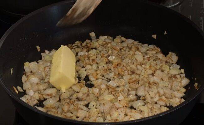 Готовим макароны по-флотски с фаршем на сковороде
