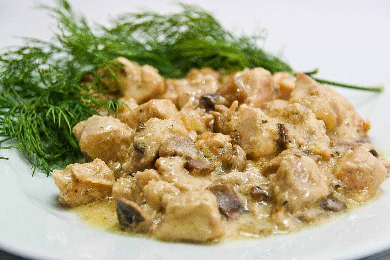 Фрикасе из курицы с шампиньонами по классическому рецепту