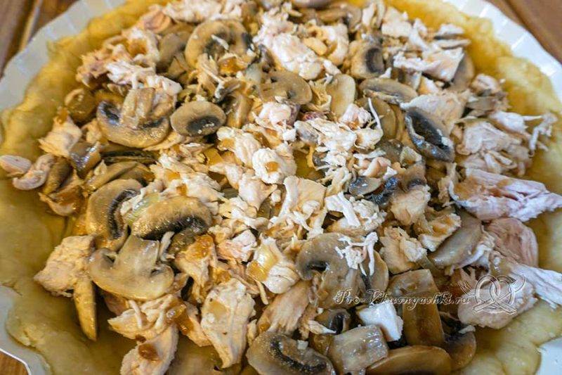 Киш с курицей, грибами и брокколи