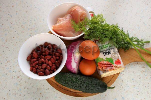 Салат из фасоли и куриной грудки