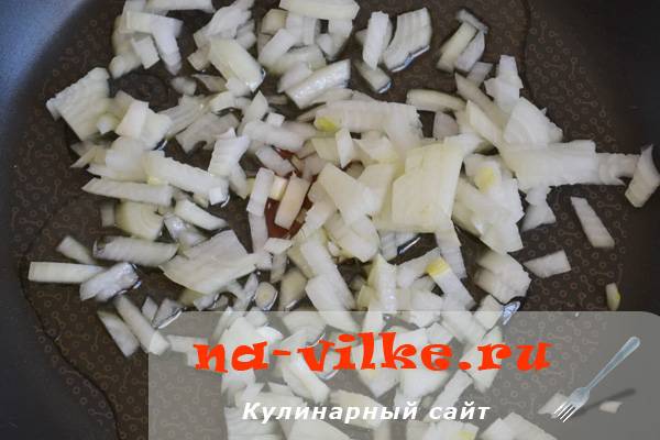 Салат сыр с чесноком и яйцом