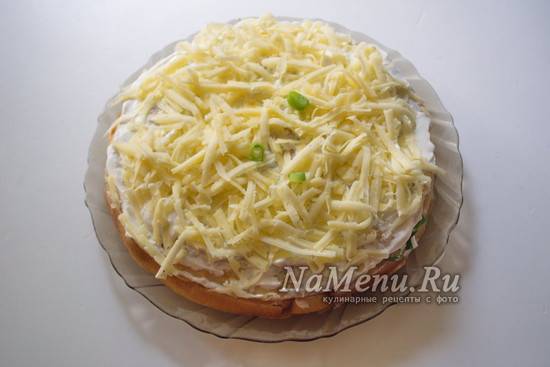 Блинный торт со сметанным кремом и бананами