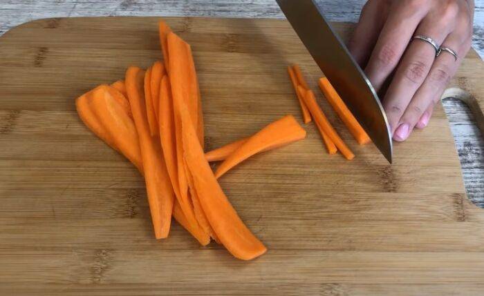 Лапша удон с курицей и овощами в соусе терияки