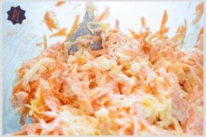 Салат сыр с чесноком и яйцом