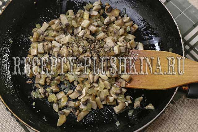 Фаршированные шампиньоны в духовке с сыром и ветчиной