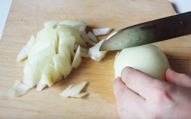 Традиционный бигус из свежей капусты