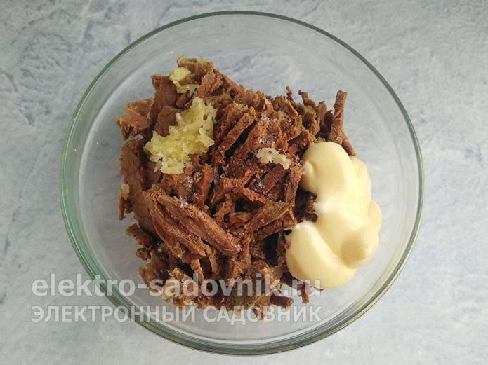Салат из селедки и свеклы: 7 вкуснейших рецептов с фото