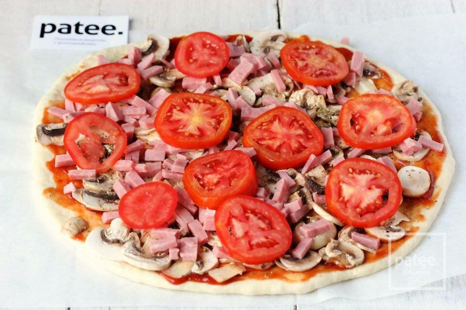 Домашняя пицца с грибами