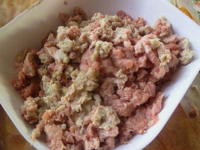 Блинный торт со сметанным кремом и бананами