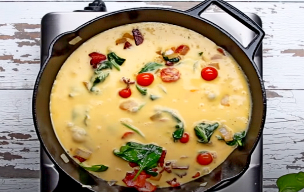 20 рецептов вкусных омлетов с помидорами и молоком на сковороде