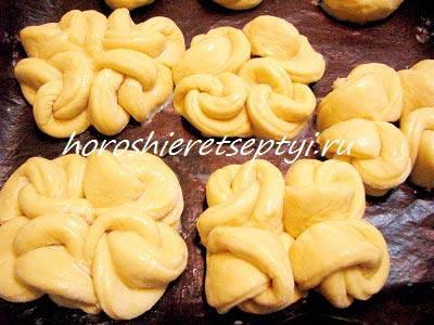 Сдобные булочки из дрожжевого теста
