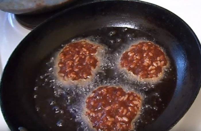 Печеночные оладьи из говяжей, свиной или куриной печени. классические пошаговые рецепты на любой вкус