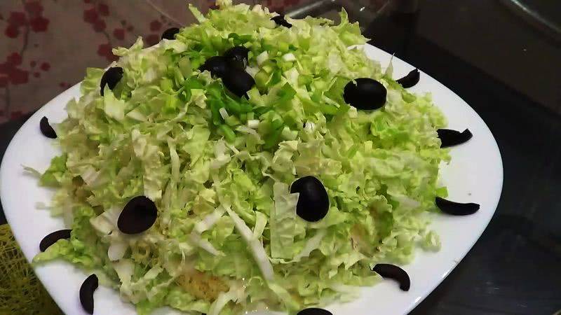 10 вкусных рецептов салата с копченой курицей