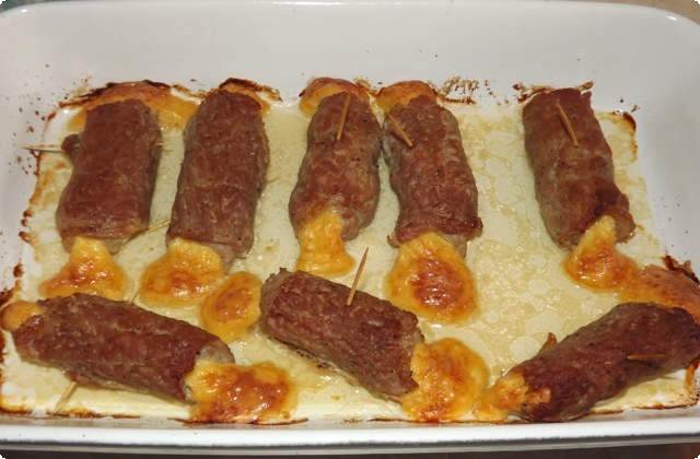 Рулетики из свинины с начинкой в духовке