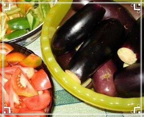 Баклажаны в духовке с помидорами и сыром