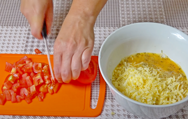 20 рецептов вкусных омлетов с помидорами и молоком на сковороде