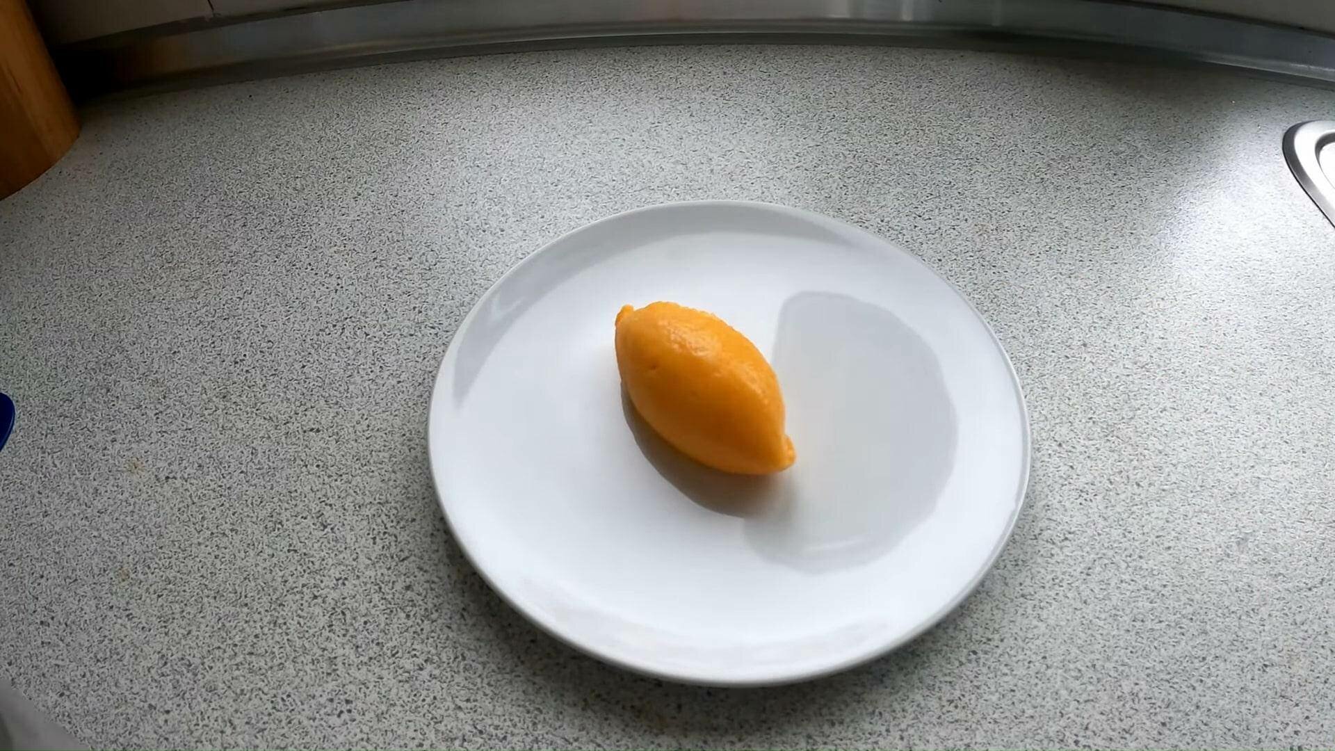 Сорбет из красной смородины и десертного вина