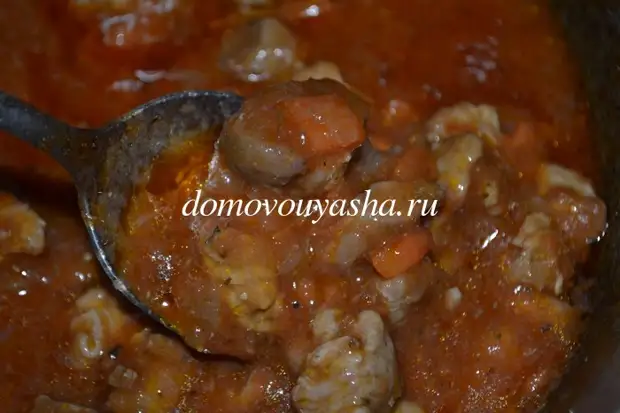 Подливка из свинины: с луком, томатом, сметаной, мукой, бефстроганов