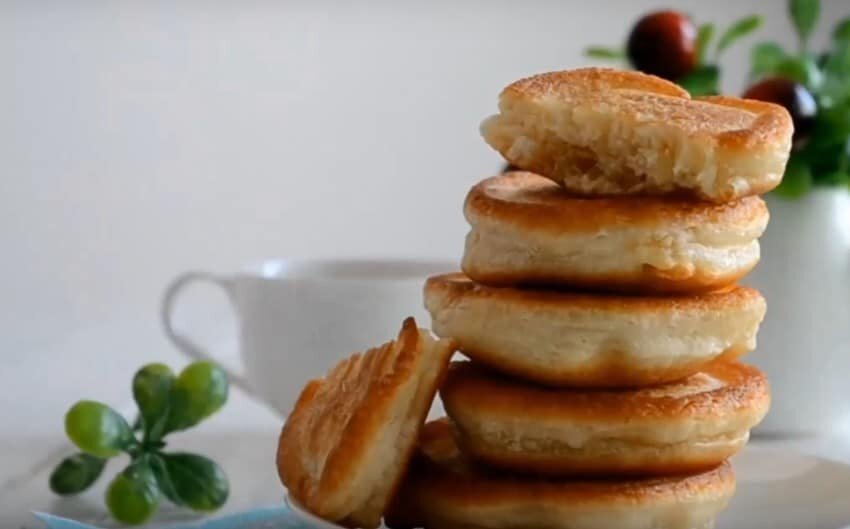 Оладушки на дрожжах. толстые, пышные и воздушные. 7 рецептов