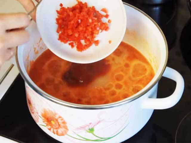 Помидоры, фаршированные сыром и чесноком: 12 простых рецептов
