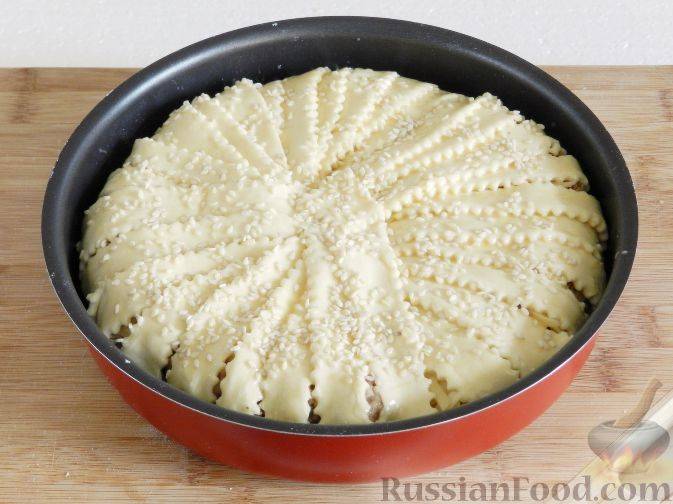 Пошаговый рецепт пирога из слоеного теста с мясом