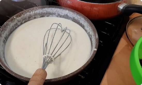 Готовим жульен с курицей и грибами в духовке (в кокотницах, на противне, в горшочках и в форме для запекания)
