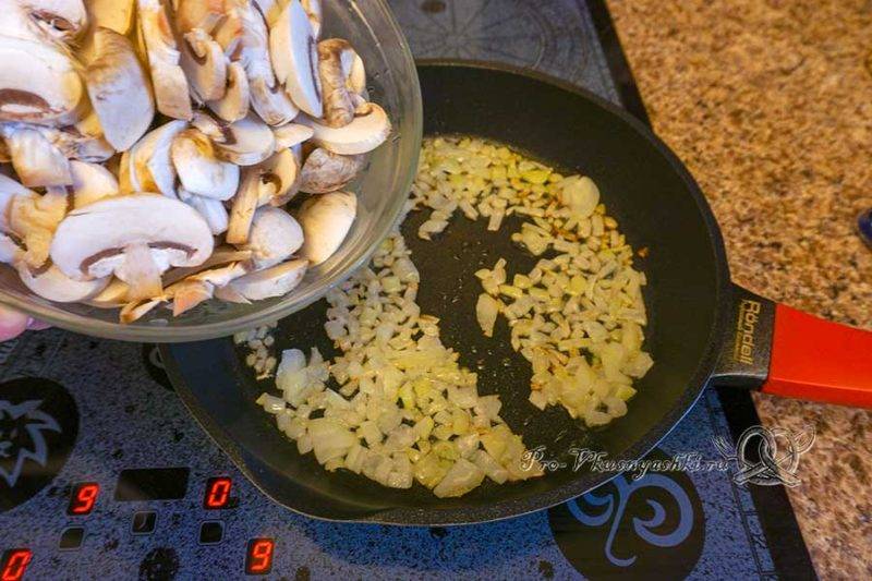 Киш с курицей, грибами и брокколи
