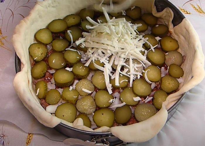 Пошаговый рецепт пирога из слоеного теста с мясом
