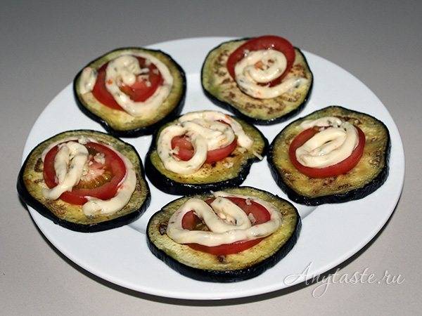 Рулетики из баклажанов с сыром и чесноком
