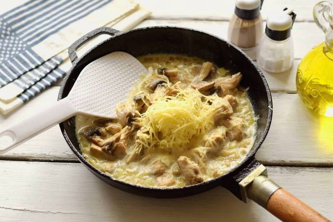 Макароны с сыром фета и овощами