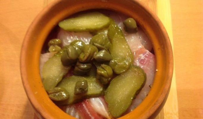 Три запечённых блюда в горшочках: картофель с рисом, с овощами и вкусная тушеная картошка