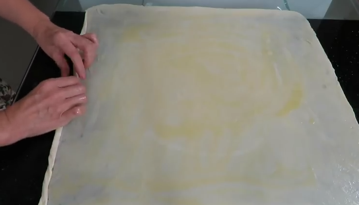 Слоеные пирожки с мясом